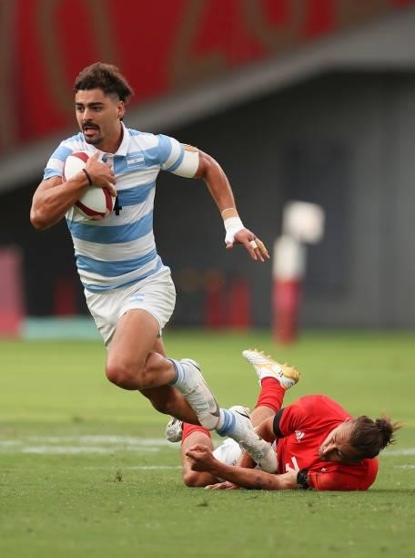 Ignacio Mendy of Team Argentina evades the tackle from Dan Bibby of Team Great Britain during the Rugby Sevens Men's Bronze Medal match between Great...