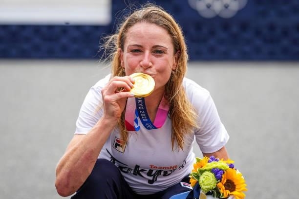 Gold medallist Annemiek van Vleuten of Team Netherlands poses during the medal ceremony for the Women's Individual Time Trial during day 5 of the...