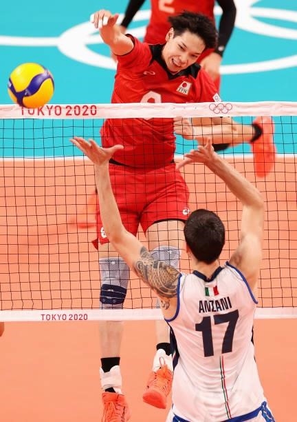 Akihiro Yamauchi of Japan competes against Simone Anzani of Team Italy during the Men's Preliminary Round - Pool A volleyball on day five of the...