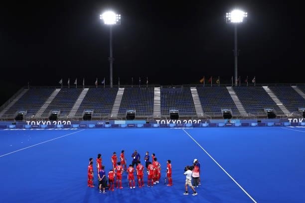 Japan players huddle on pitch following the Men's Preliminary Pool A match between Japan and Spain on day five of the Tokyo 2020 Olympic Games at Oi...