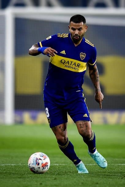 Edwin Cardona of Boca Juniors drives the ball during a match between Boca Juniors and San Lorenzo as part of Torneo Liga Profesional 2021 at Estadio...