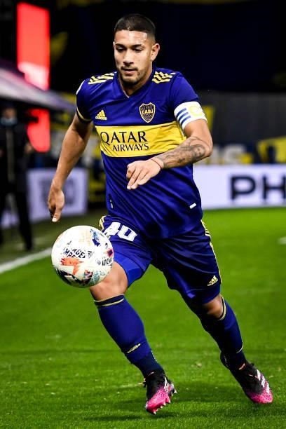 Eros Mancuso of Boca Juniors drives the ball during a match between Boca Juniors and San Lorenzo as part of Torneo Liga Profesional 2021 at Estadio...