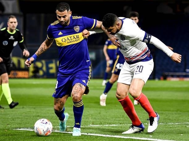 Edwin Cardona of Boca Juniors fights for the ball with Nestor Ortigoza of San Lorenzo during a match between Boca Juniors and San Lorenzo as part of...