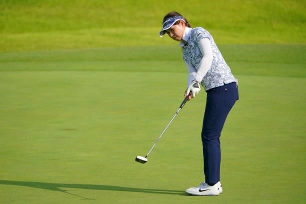 Hikari Kawamitsu of Japan attempts a putt on the 2nd green during the first round of Rakuten Super Ladies at Tokyu Grand Oak Golf Club on July 29,...