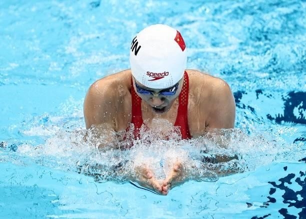 Yu Jingyao of Team China competes in the Women's 200m Breaststroke Semifinal 1 on day six of the Tokyo 2020 Olympic Games at Tokyo Aquatics Centre on...