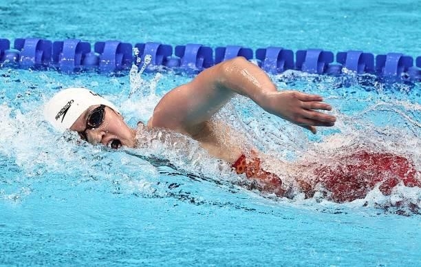 Li Bingjie of China competes during the Women's 4 x 200 m Freestyle Relay Final on day six of the Tokyo 2020 Olympic Games at Tokyo Aquatics Centre...