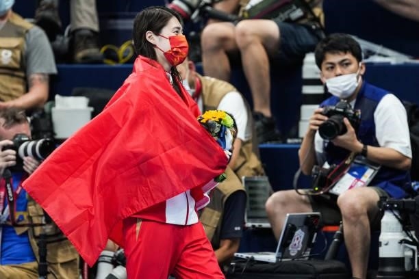 Gold medalist Zhang Yufei of Team China celebrates after the Women's 200m Butterfly Final medal ceremony on day six of the Tokyo 2020 Olympic Games...