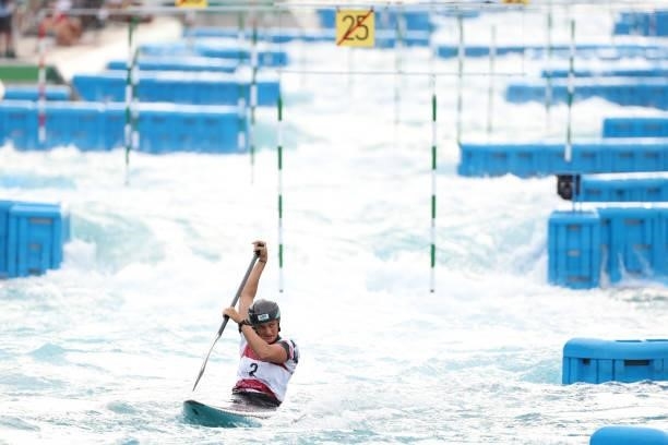Mallory Franklin of Team Great Britain competes during the Women's Canoe Slalom Final on day six of the Tokyo 2020 Olympic Games at Kasai Canoe...