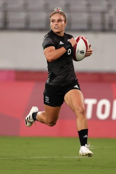 Michaela Blyde of Team New Zealand breaks away to score a try in the Women’s pool A match between Team New Zealand and Team Great Britain during the...