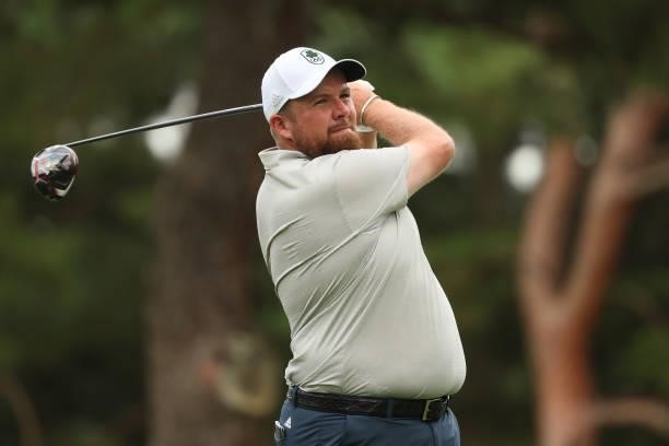 Shane Lowry of Team Ireland plays his shot from the 18th tee during the first round of the Men's Individual Stroke Play on day six of the Tokyo 2020...