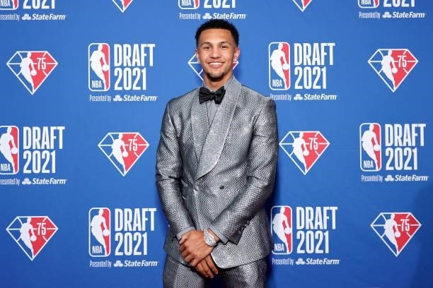 Jalen Suggs poses for photos on the red carpet during the 2021 NBA Draft at the Barclays Center on July 29, 2021 in New York City.