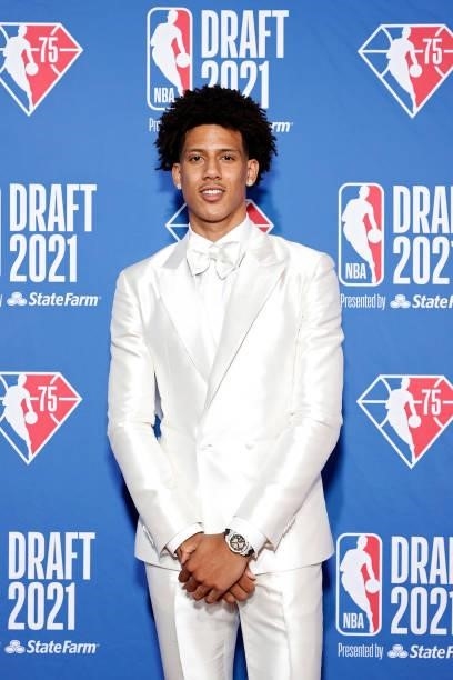 Jalen Johnson poses for photos on the red carpet during the 2021 NBA Draft at the Barclays Center on July 29, 2021 in New York City.