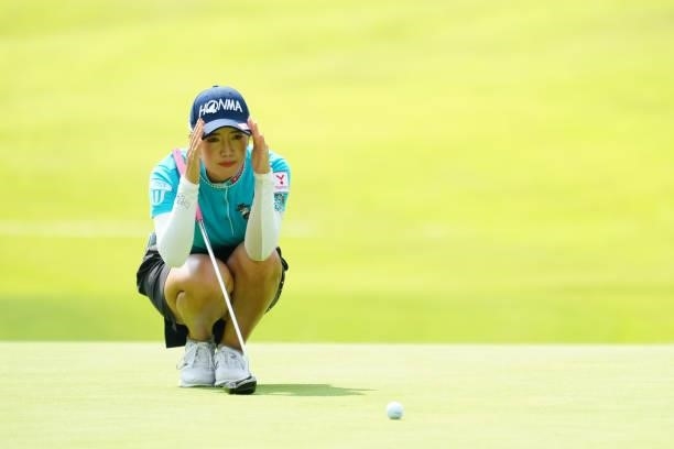 Nanoko Hayashi of Japan lines up a putt on the 1st green during the second round of Rakuten Super Ladies at Tokyu Grand Oak Golf Club on July 30,...