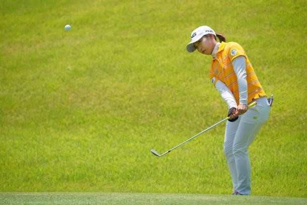 Mizuki Ooide of Japan chips onto the 1st green during the second round of Rakuten Super Ladies at Tokyu Grand Oak Golf Club on July 30, 2021 in Kato,...