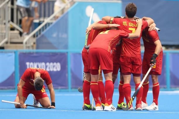 Team Spain celebrates after the Men's Preliminary Pool A match between Australia and Spain on day seven of the Tokyo 2020 Olympic Games at Oi Hockey...