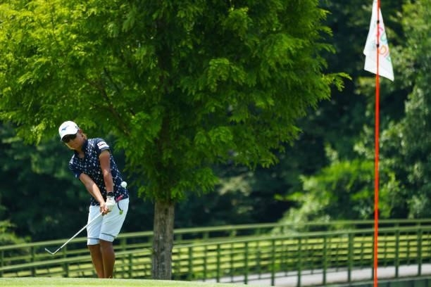 Mao Nozawa of Japan chips onto the 8th green during the second round of Rakuten Super Ladies at Tokyu Grand Oak Golf Club on July 30, 2021 in Kato,...