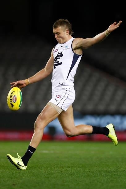 Patrick Cripps of the Blues kicks a goal during the round 20 AFL match between St Kilda Saints and Carlton Blues at Marvel Stadium on July 30, 2021...