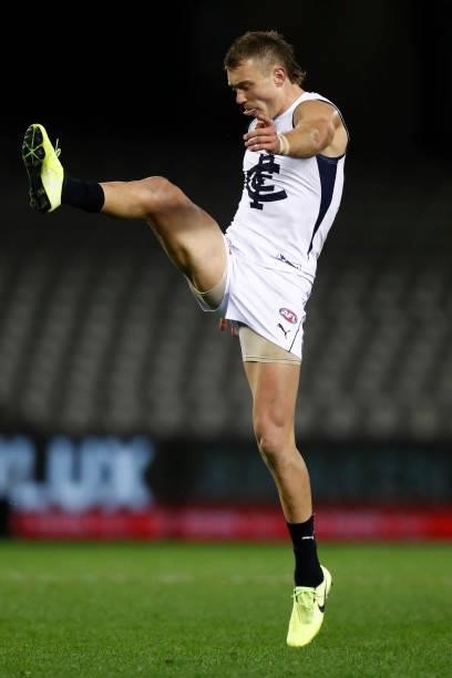 Patrick Cripps of the Blues kicks a goal during the round 20 AFL match between St Kilda Saints and Carlton Blues at Marvel Stadium on July 30, 2021...