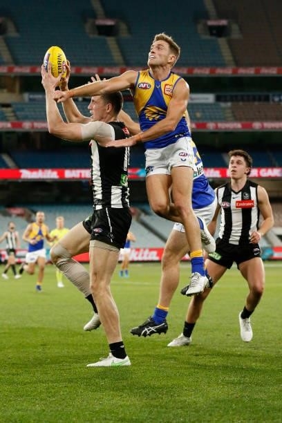 Darcy Cameron of the Magpies marks the ball during the round 20 AFL match between Collingwood Magpies and West Coast Eagles at Melbourne Cricket...