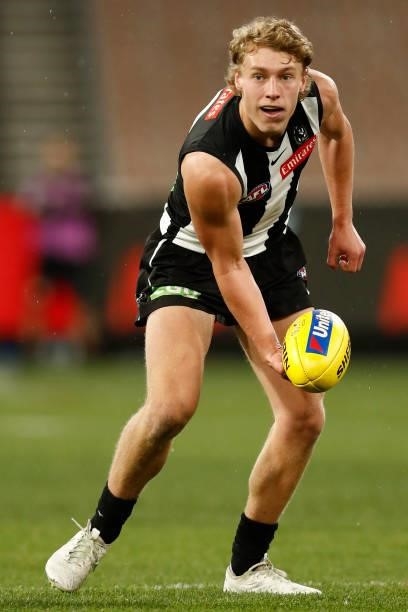 Finlay Macrae of the Magpies handballs during the round 20 AFL match between Collingwood Magpies and West Coast Eagles at Melbourne Cricket Ground on...