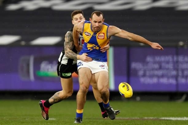 Jamie Elliott of the Magpies and Shannon Hurn of the Eagles compere for the ball during the round 20 AFL match between Collingwood Magpies and West...