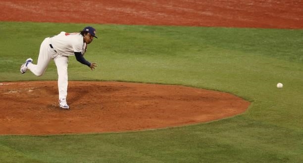 Edwin Jackson Jr of Team United States pitches during the baseball opening round Group B game between Team South Korea and Team United States on day...