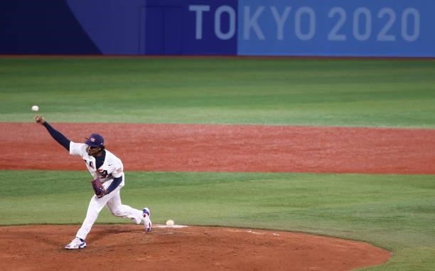 Edwin Jackson Jr of Team United States pitches during the baseball opening round Group B game between Team South Korea and Team United States on day...