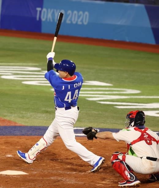 Jaeil Oh of Team South Korea bats during the baseball opening round Group B game between Team South Korea and Team United States on day eight of the...