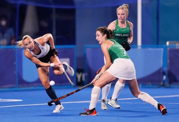 Hannah McLoughlin of Team Ireland attempts to block Hannah Martin of Team Great Britain during the Women's Preliminary Pool A match between Ireland...