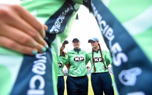 Dane Van Niekerk of Oval Invincibles of Northern Superchargers leads a team talk before The Hundred match between Northern Superchargers Women and...