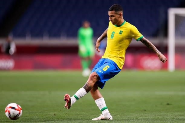 Guilherme Arana of Brazil pass the ball in the Men's Quarterfinal match between Brazil and Egypt during the Tokyo 2020 Olympic Games at Saitama...