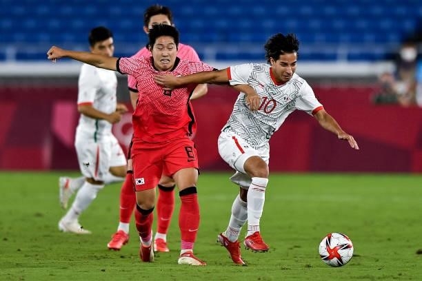 Kang-in Lee of South Korea and Diego Lainez of Mexico battle for possession during the Men's Football Tournament Quarter Final match between South...