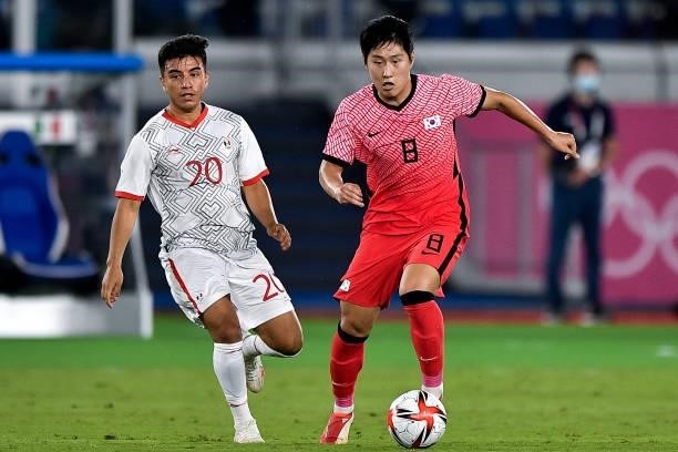Fernando Beltran of Mexico and Kang-in Lee of South Korea during the Men's Football Tournament Quarter Final match between South Korea and Mexico on...