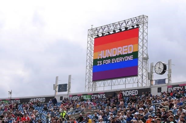 The big screen shows that "Hundred is for Everyone