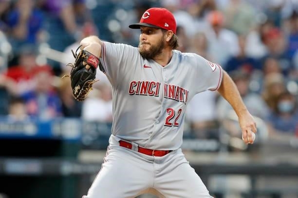 Wade Miley of the Cincinnati Reds pitches during the first inning against the New York Mets at Citi Field on July 31, 2021 in New York City.