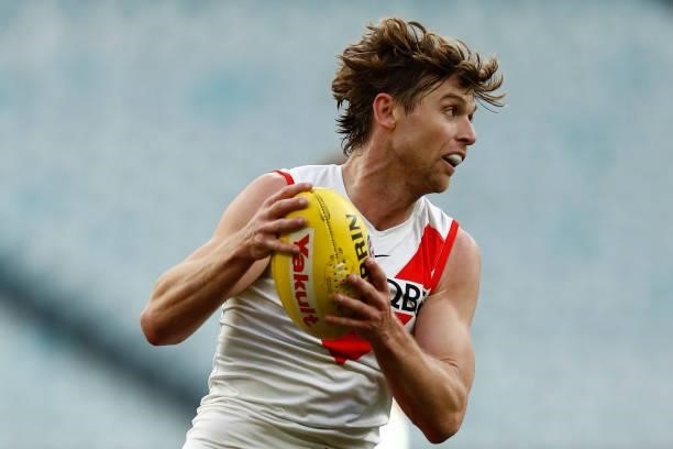Dane Rampe of the Swans marks the ball during the round 20 AFL match between Essendon Bombers and Sydney Swans at Melbourne Cricket Ground on August...