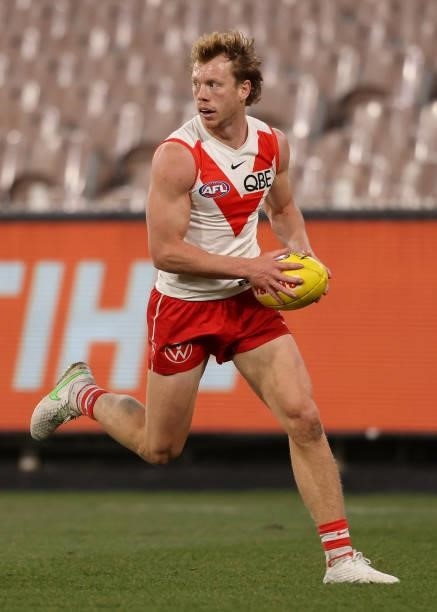 Callum Mills of the Swans in action during the round 20 AFL match between Essendon Bombers and Sydney Swans at Melbourne Cricket Ground on August 01,...