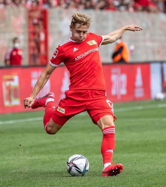 Julian Ryerson of 1.FC Union Berlin takes a shot during the pre-season friendly match between 1. FC Union Berlin and Athletic Bilbao at Stadion An...