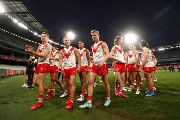 Sydney Swans players walk off the ground after the round 20 AFL match between Essendon Bombers and Sydney Swans at Melbourne Cricket Ground on August...