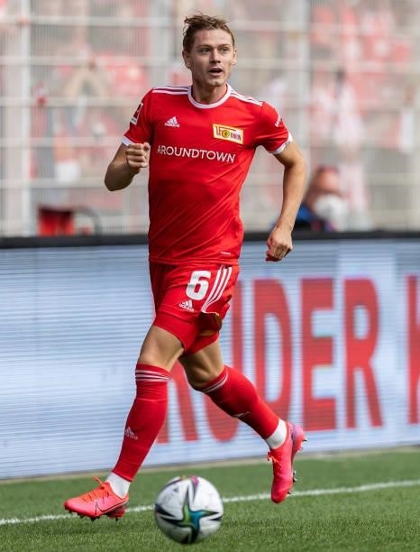 Julian Ryerson of 1.FC Union Berlin runs with the ball during the pre-season friendly match between 1. FC Union Berlin and Athletic Bilbao at Stadion...