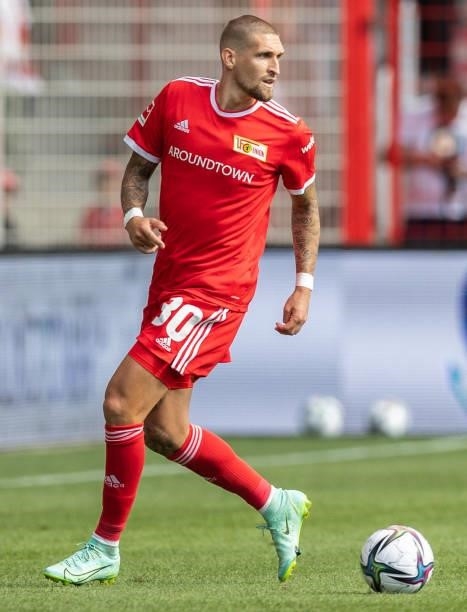 Robert Andrich of 1.FC Union Berlin runs with the ball during the pre-season friendly match between 1. FC Union Berlin and Athletic Bilbao at Stadion...