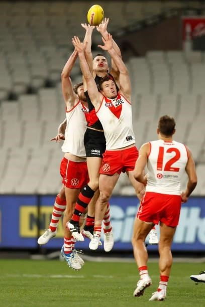 Sam Draper of the Bombers attempts to mark the ball during the round 20 AFL match between Essendon Bombers and Sydney Swans at Melbourne Cricket...