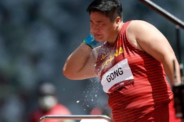 Gong Lijiao of China prepares before the Women's Shot Put Final on day nine of the Tokyo 2020 Olympic Games at Olympic Stadium on August 1, 2021 in...