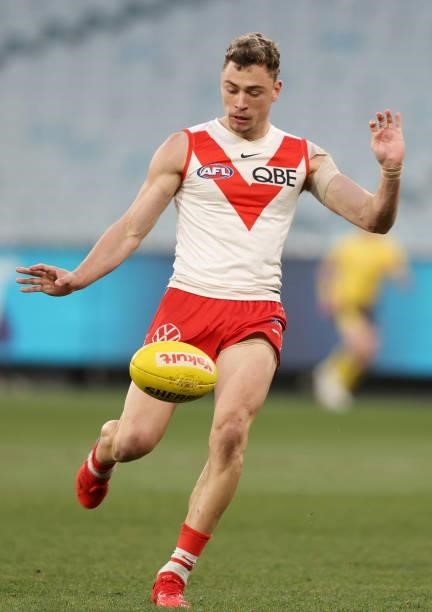 Will Hayward of the Swans in action during the round 20 AFL match between Essendon Bombers and Sydney Swans at Melbourne Cricket Ground on August 01,...