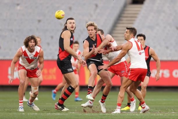 Darcy Parish of the Bombers in action during the round 20 AFL match between Essendon Bombers and Sydney Swans at Melbourne Cricket Ground on August...