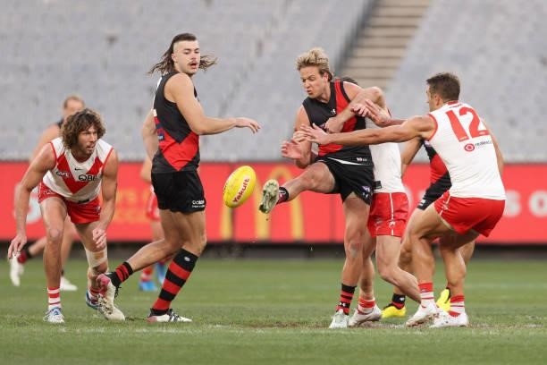 Darcy Parish of the Bombers in action during the round 20 AFL match between Essendon Bombers and Sydney Swans at Melbourne Cricket Ground on August...