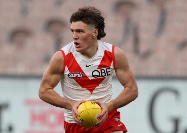 Errol Gulden of the Swans in action during the round 20 AFL match between Essendon Bombers and Sydney Swans at Melbourne Cricket Ground on August 01,...