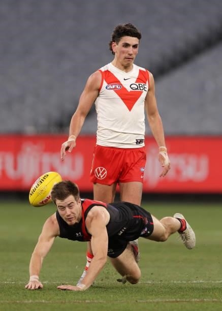 Zach Merrett of the Bombers with a smother during the round 20 AFL match between Essendon Bombers and Sydney Swans at Melbourne Cricket Ground on...