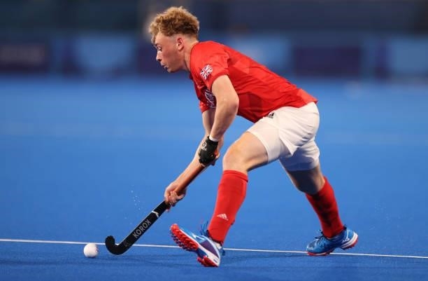 Jacob Benjamin Draper of Team Great Britain passes the ball during the Men's Quarterfinal match between India and Great Britain on day nine of the...
