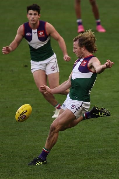 David Mundy of the Dockers in action during the round 20 AFL match between Fremantle Dockers and Richmond Tigers at Optus Stadium on August 01, 2021...